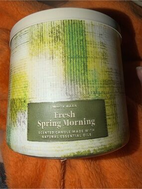 White Barn Fresh Spring Morning Candle - Green and White